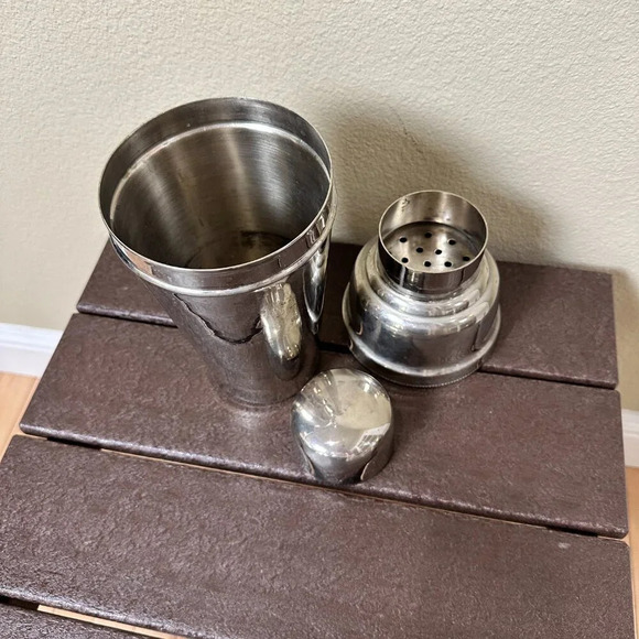 POTTERY BARN Extra Large Silver Tone Cocktail Shaker - 60 ounces - Picture 7 of 12